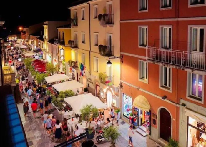 Corso Umberto בית הארחה 4*